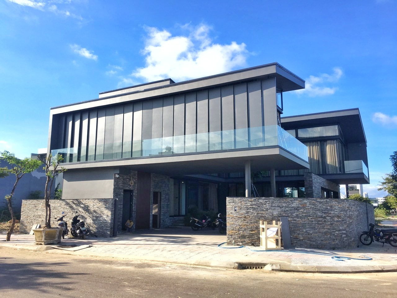 cua-nhom-slim-atarashi-hxhouse-danang (2)