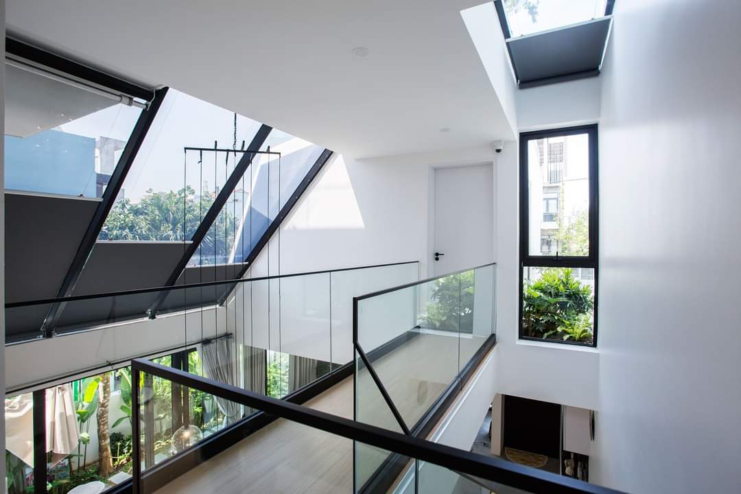 cua-nhom-slim-atarashi-miraihouse (2)