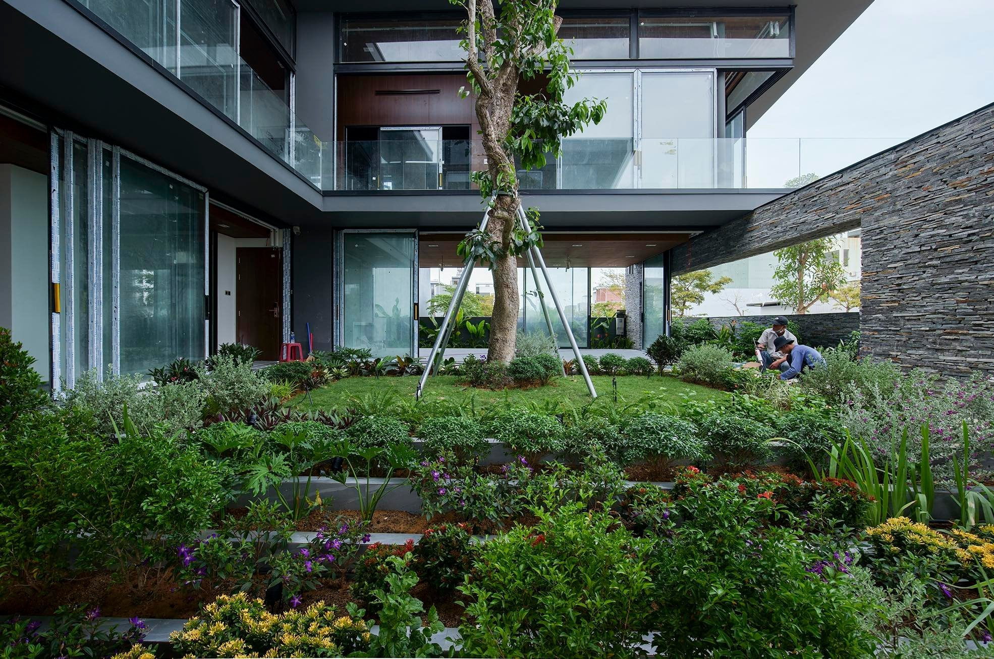 Cửa được sản xuất trải qua các quy trình nghiêm ngặt