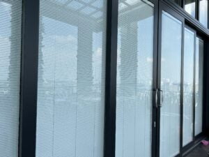 Rèm Trong Hộp Kính