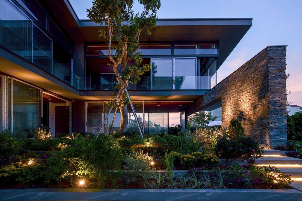 Trung bình giá 1 bộ cửa slim Atarashi window để lắp đặt và hoàn thiện có giá từ 5 triệu – 6 triệu đồng/m2 Trung bình giá 1 bộ cửa slim Atarashi window để lắp đặt và hoàn thiện có giá từ 5 triệu – 6 triệu đồng/m2