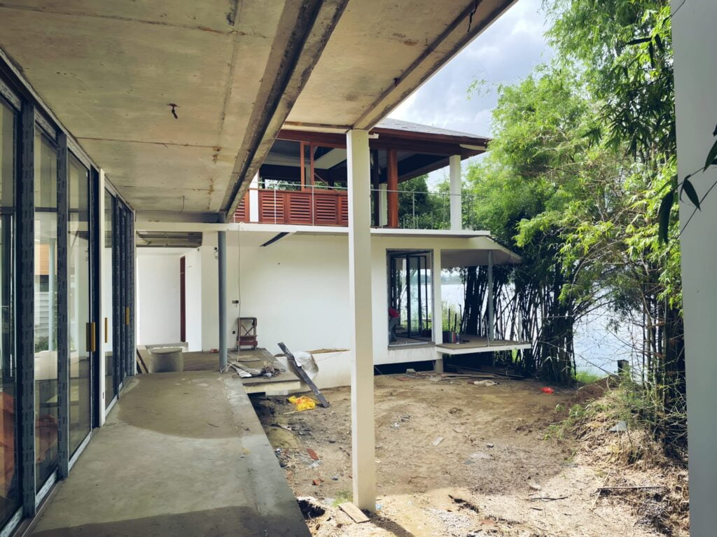 Không gian xanh, thoáng mát rất thích hợp sử dụng cửa lùa slim outdoor