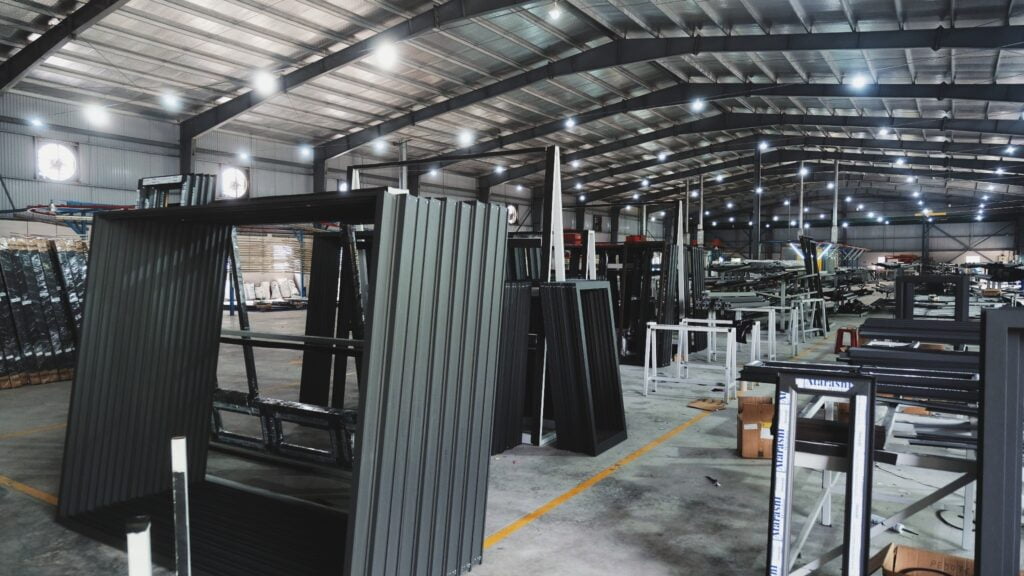 Xưởng sản xuất cửa lùa kết hợp lưới chống muỗi Atarashi Window