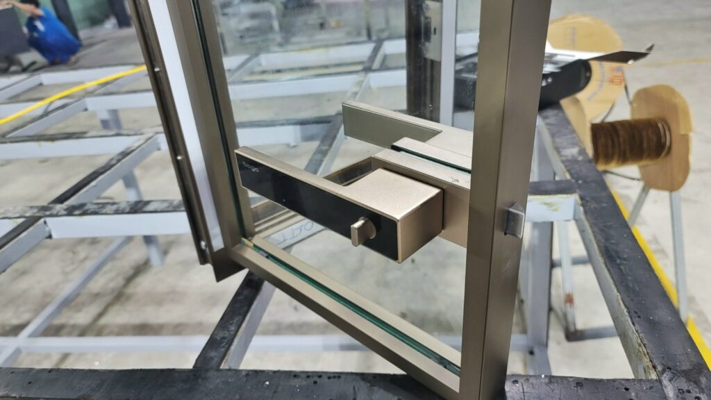 Màu sắc cửa lùa slim đã mang lại cho mình vẻ sang trọng hơn