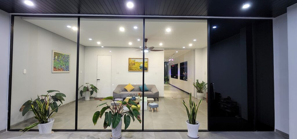 Độ bền của cửa gỗ truyền thống và cửa nhôm kính slim
