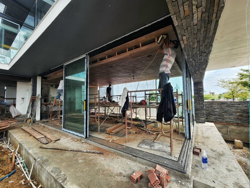 Thi công công trình cửa lùa slim Atarashi Window