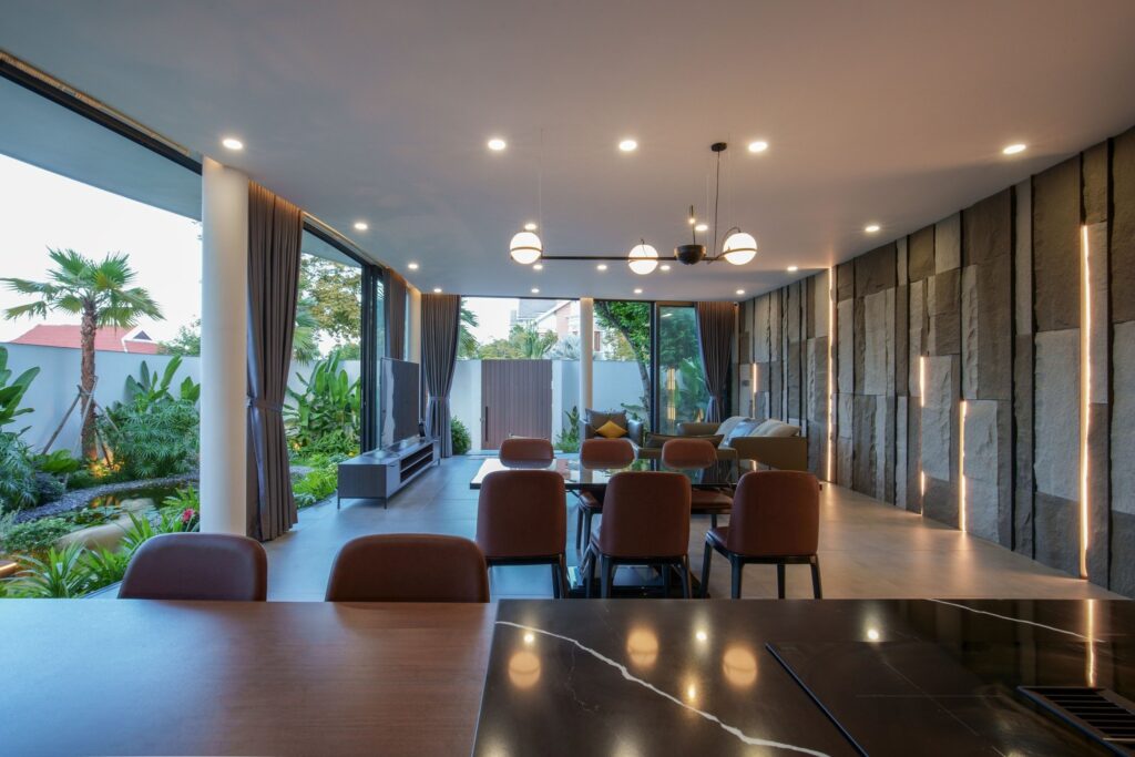 Thiết kế sang trọng với cửa lùa 3 ray độc lập