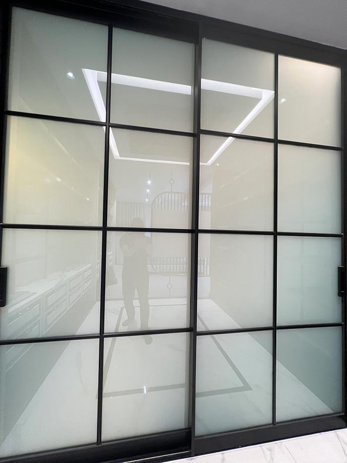 Ưu điểm của vách kính điện thông minh Ưu điểm của vách kính điện thông minh