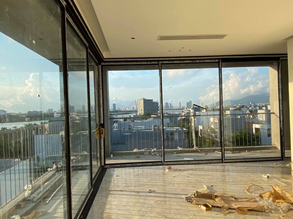 Tùy vào nhu cầu của khách hàng mà Atarashi window sẽ tư vấn loại cửa trượt Panorama